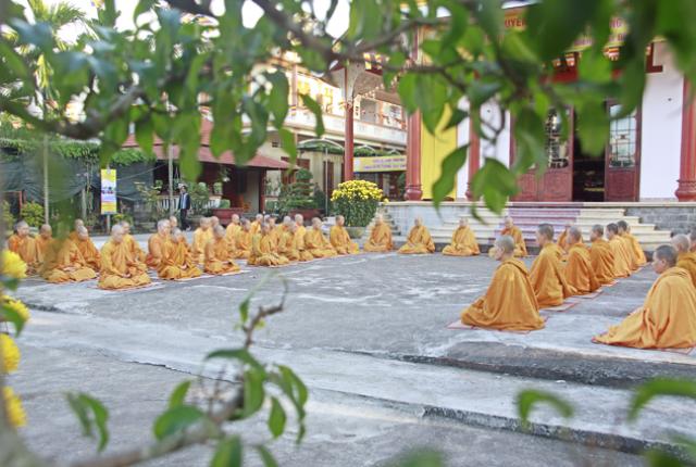 Sinh Hoạt Ngày Đầu Khoá Tu Ni Giới Khất Sĩ Lần Thứ 26