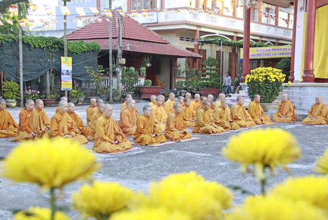 Sinh Hoạt Ngày Đầu Khoá Tu Ni Giới Khất Sĩ Lần Thứ 26