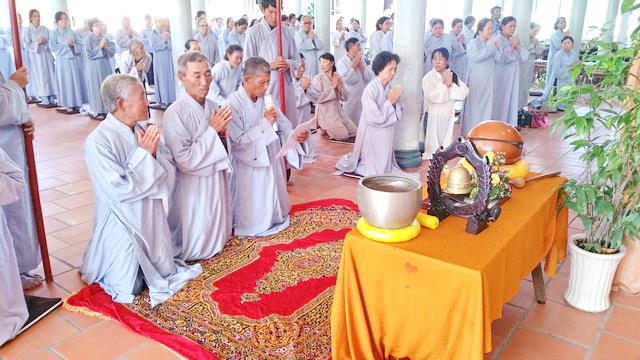 Chùa Lộc Thọ khai khóa tu Bát quan trai đầu năm