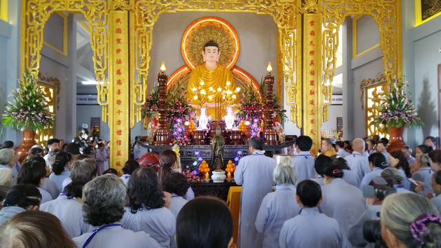 Lễ an vị tôn tượng Đức Bổn sư tại chùa Linh Sơn Pháp Ấn.