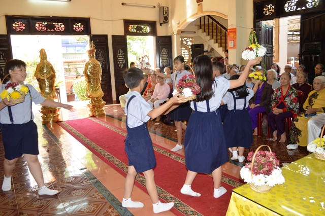 Khánh Hòa: Chùa Linh Thứu Mừng thọ 160 Phật tử cao tuổi