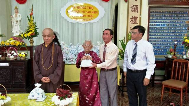 Khánh Hòa: Chùa Linh Thứu Mừng thọ 160 Phật tử cao tuổi