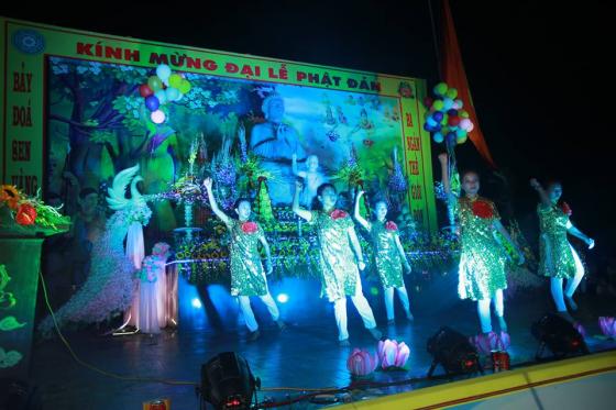 Phật giáo Tĩnh Gia tổ chức đêm văn nghệ,hoa đăng kính mừng Phật đản