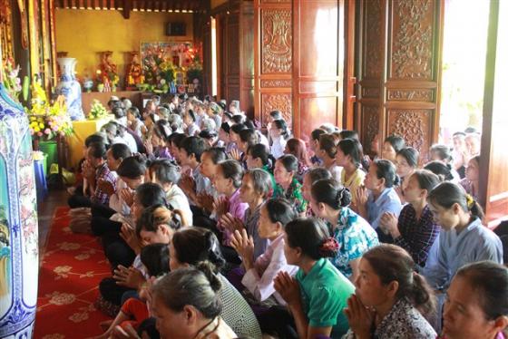 Về chùa Báo Ân dự lễ tắm Phật