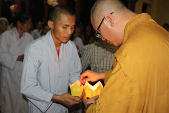 Đêm hoa đăng cầu nguyện hòa bình tại chùa Thiên Phúc - Yên Định