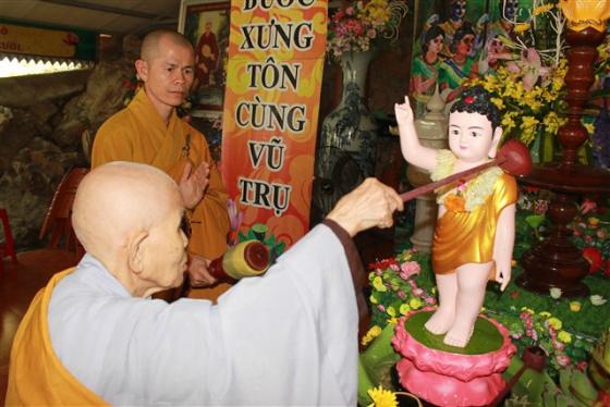 Phật giáo Thiệu Hóa kính mừng Phật đản (PL. 2561)
