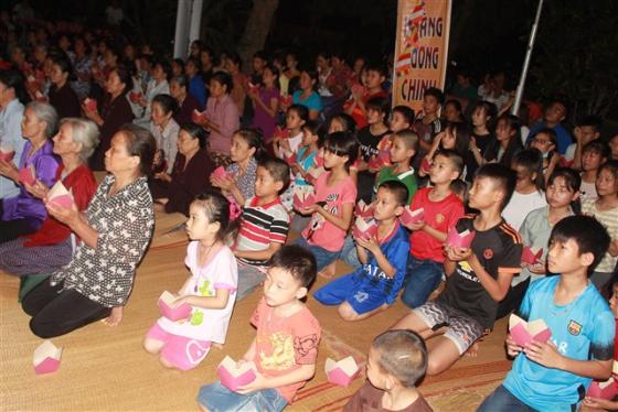 Đêm hoa đăng mừng Phật đản sinh tại chùa Long Yên