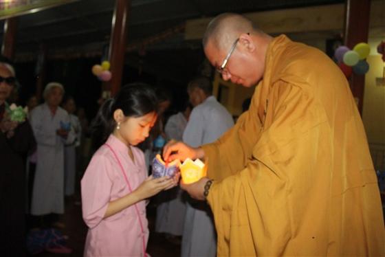 Đêm hoa đăng cầu nguyện hòa bình tại chùa Thiên Phúc - Yên Định