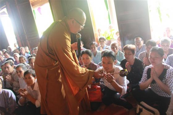 Về chùa Báo Ân dự lễ tắm Phật