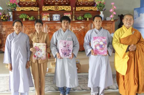 Về chùa Đống Cao dự khóa tu một ngày niệm Phật