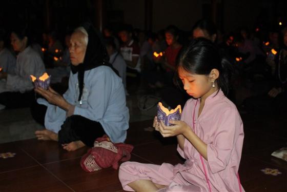 Đêm hoa đăng cầu nguyện hòa bình tại chùa Thiên Phúc - Yên Định