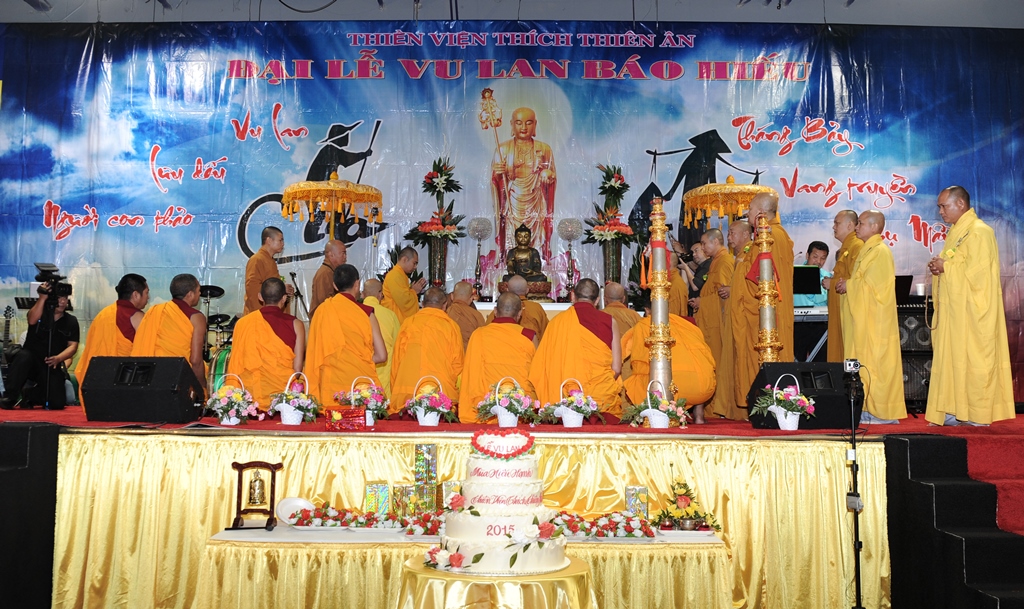 Giới thiệu sách &quot; Chùa Việt Nam hải ngoại &quot; (Tập 2)