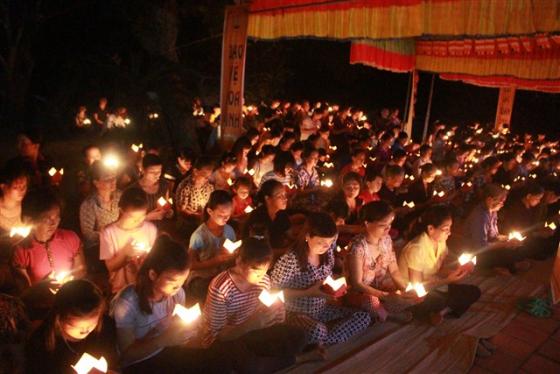 Đêm hoa đăng mừng Phật đản sinh tại chùa Long Yên