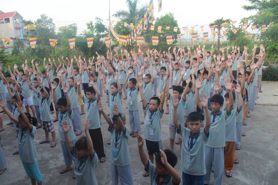 Nghỉ hè lên chùa học Phật của giới trẻ tại Hà Nội