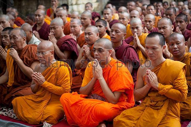 Y cà sa - Chiếc áo của người tu sĩ Phật giáo