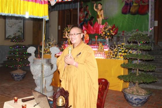 Đêm hoa đăng mừng Phật đản sinh tại chùa Long Yên
