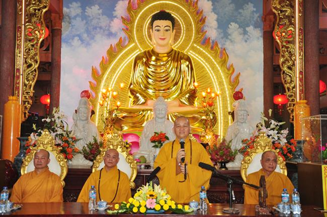 Ban Hoằng pháp, Ban TTXH TƯ phát quà, khám chữa bệnh tại An Giang