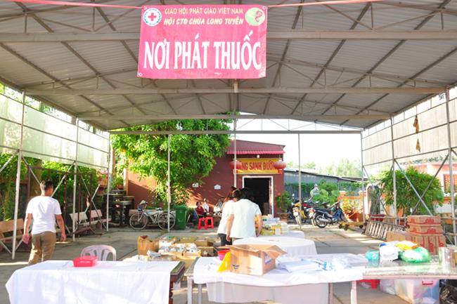 Ban Hoằng pháp, Ban TTXH TƯ phát quà, khám chữa bệnh tại An Giang