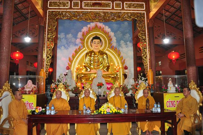 Ban Hoằng pháp, Ban TTXH TƯ phát quà, khám chữa bệnh tại An Giang