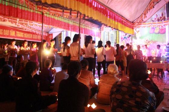 Đêm hoa đăng mừng Phật đản sinh tại chùa Long Yên