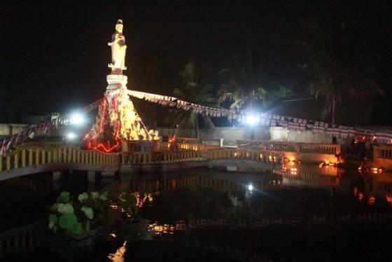 Đêm hoa đăng mừng Phật đản sinh tại chùa Long Yên
