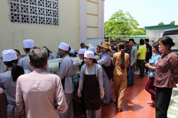 Phát cơm chay từ thiện và phóng sanh tại Nga Sơn
