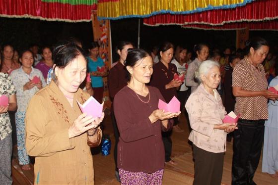 Đêm hoa đăng mừng Phật đản sinh tại chùa Long Yên