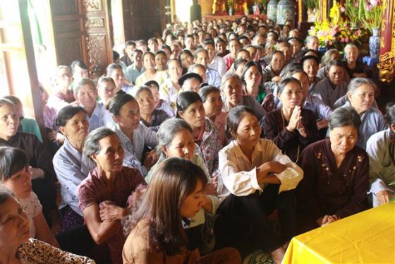 Về chùa Báo Ân dự lễ tắm Phật