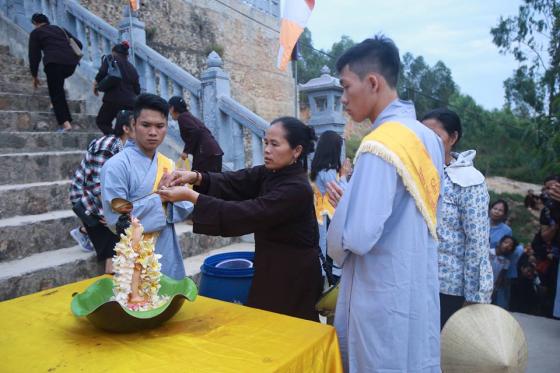 Phật giáo Tĩnh Gia tổ chức đêm văn nghệ,hoa đăng kính mừng Phật đản