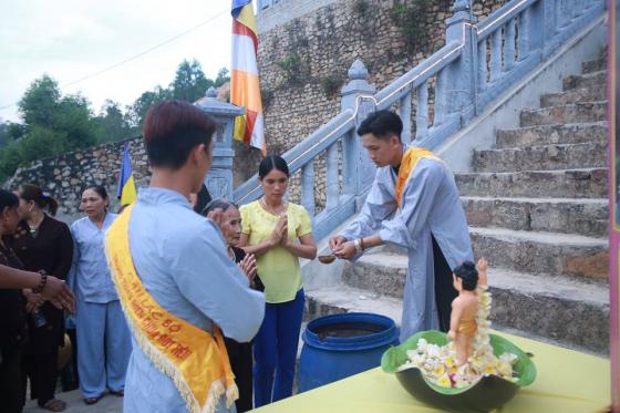 Phật giáo Tĩnh Gia tổ chức đêm văn nghệ,hoa đăng kính mừng Phật đản