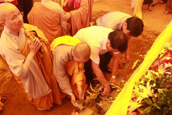 Lễ đặt đá - Phạt mộc xây dựng chùa Mèo - Lang Chánh