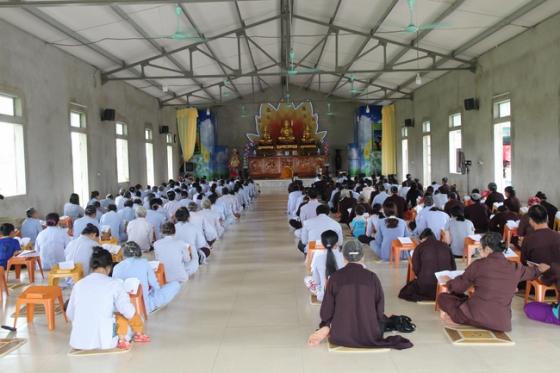 Về chùa Đống Cao dự khóa tu một ngày niệm Phật
