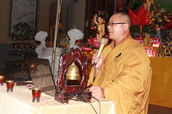 Đêm hoa đăng mừng Phật đản sinh tại chùa Long Yên
