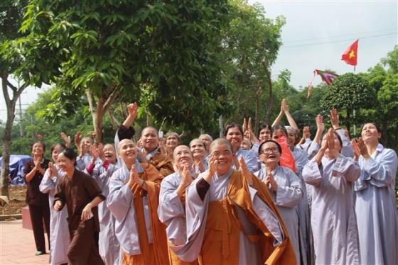 Về chùa Báo Ân dự lễ tắm Phật