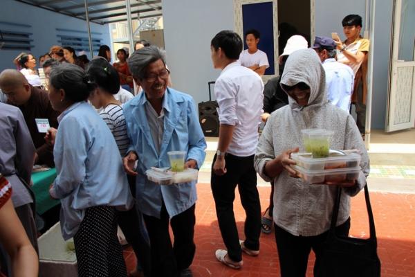 Phát cơm chay từ thiện và phóng sanh tại Nga Sơn