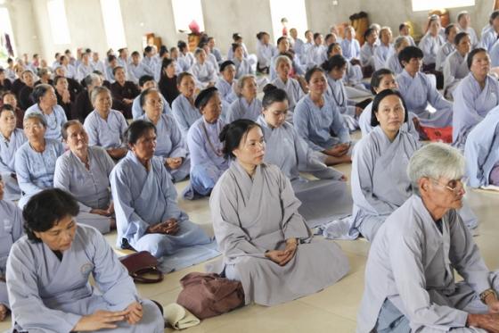 Về chùa Đống Cao dự khóa tu một ngày niệm Phật