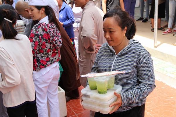 Phát cơm chay từ thiện và phóng sanh tại Nga Sơn