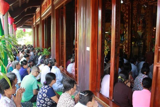 Về chùa Báo Ân dự lễ tắm Phật