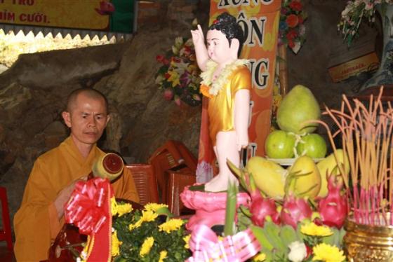 Phật giáo Thiệu Hóa kính mừng Phật đản (PL. 2561)