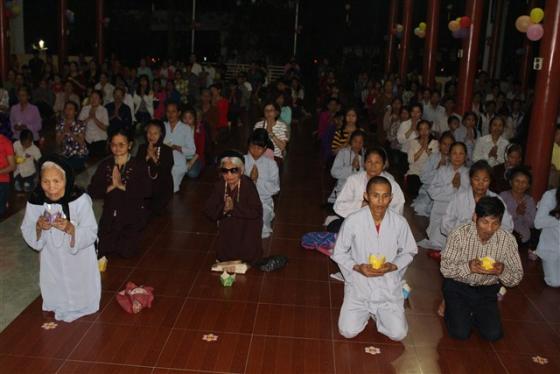 Đêm hoa đăng cầu nguyện hòa bình tại chùa Thiên Phúc - Yên Định