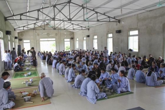 Về chùa Đống Cao dự khóa tu một ngày niệm Phật