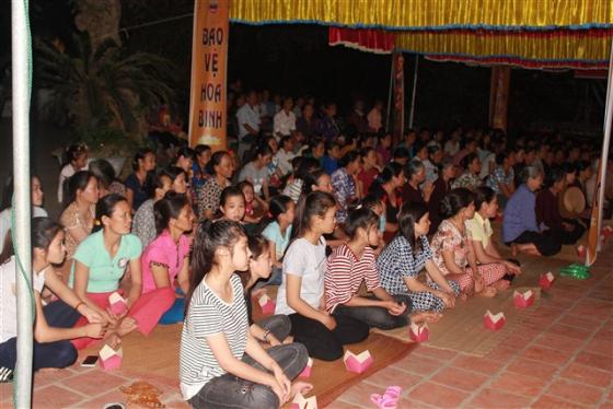 Đêm hoa đăng mừng Phật đản sinh tại chùa Long Yên
