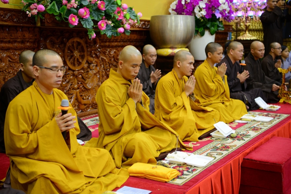 Dấu ấn ngày đầu tại khóa tu xuất gia II và khóa tu an lạc 18