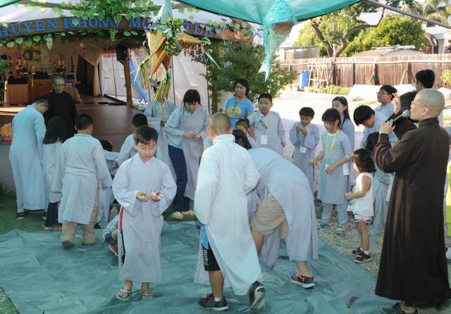 Khóa tu Phật pháp trẻ em hè 2017 tại Tu viện Huyền Không, San Jose
