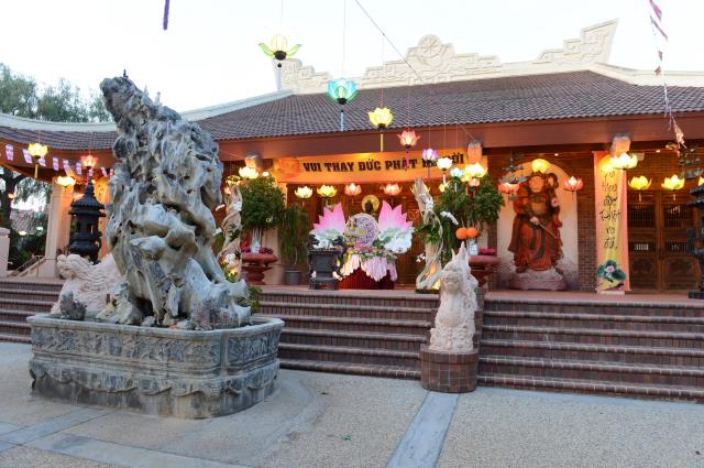 Đại lễ Phật đản PL.2561 tại chùa Đức Viên,San Jose (Hoa Kỳ)