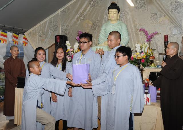 Khóa tu Phật pháp trẻ em hè 2017 tại Tu viện Huyền Không, San Jose