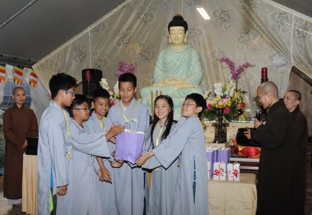 Khóa tu Phật pháp trẻ em hè 2017 tại Tu viện Huyền Không, San Jose