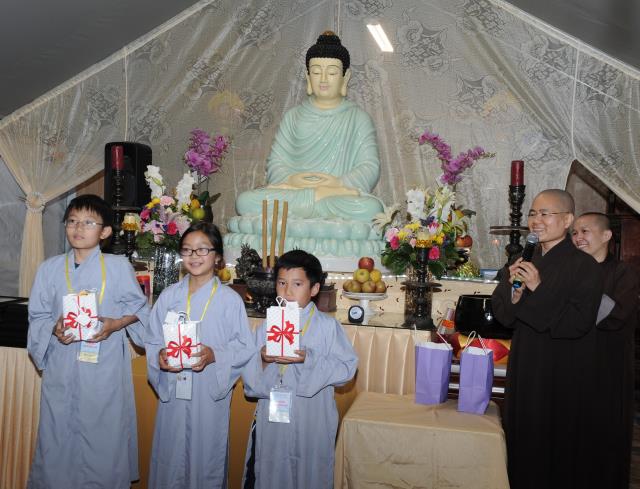 Khóa tu Phật pháp trẻ em hè 2017 tại Tu viện Huyền Không, San Jose
