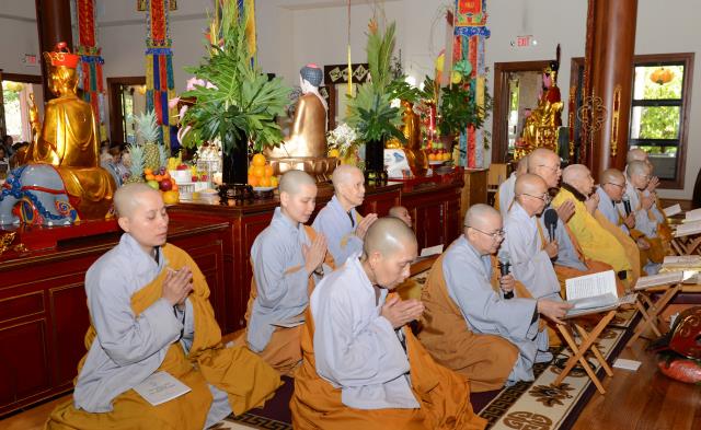 Đại lễ Phật đản PL.2561 tại chùa Đức Viên,San Jose (Hoa Kỳ)