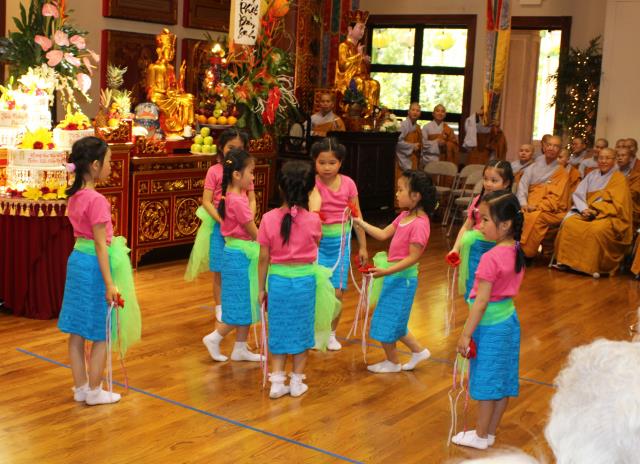 Đại lễ Phật đản PL.2561 tại chùa Đức Viên,San Jose (Hoa Kỳ)